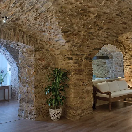El Petit Convent 3* בגור