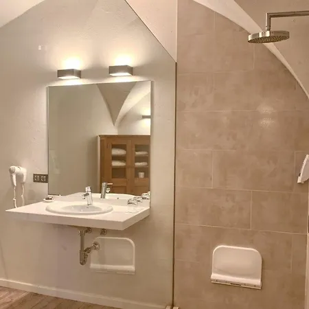 فندق El Petit Convent 3*